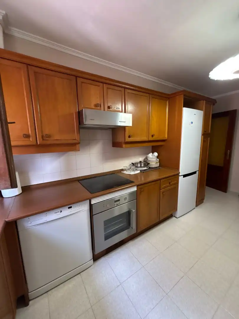 Cocina de Piso de alquiler en Oviedo  con Calefacción, Parquet y Amueblado