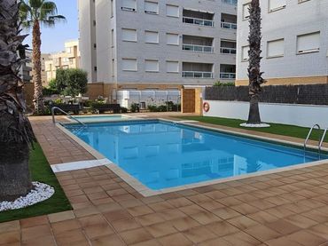 Appartement compact avec piscine à vendre à Avenida COSSETANIA