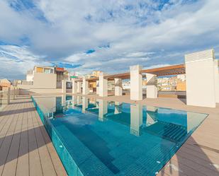 Piscina de Pis en venda en L'Hospitalet de Llobregat amb Aire condicionat, Calefacció i Jardí privat