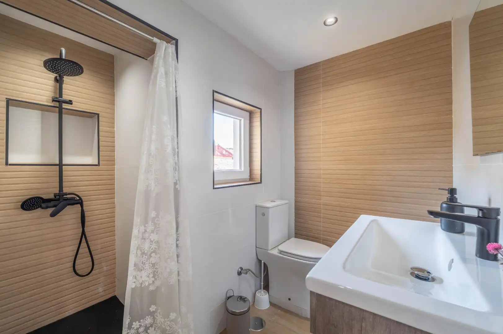 Bathroom of Flat for sale in Granada