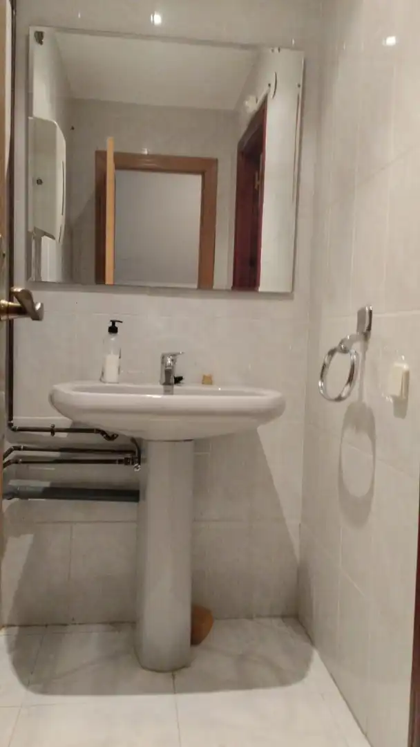 Bathroom of Office for rent in  Logroño  with Heating and Terrace