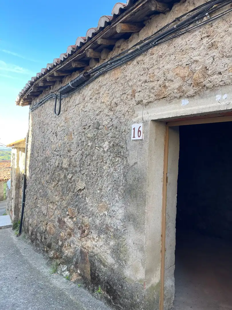 Vista exterior de Casa o chalet en venta en Valdeobispo con Terraza, Trastero y Amueblado