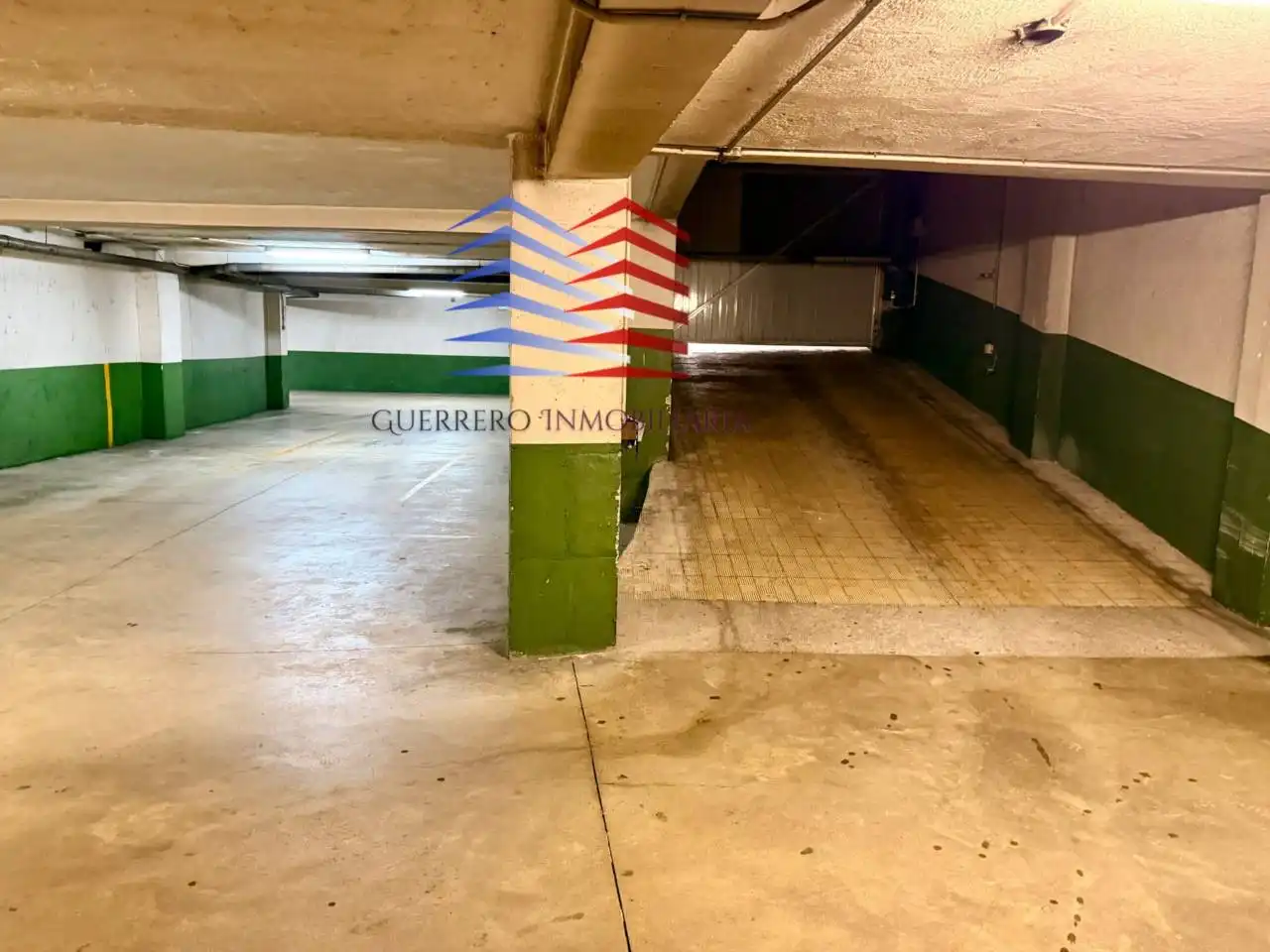 Parking de Piso en venta en Ourense Capital  con Calefacción, Trastero y Balcón