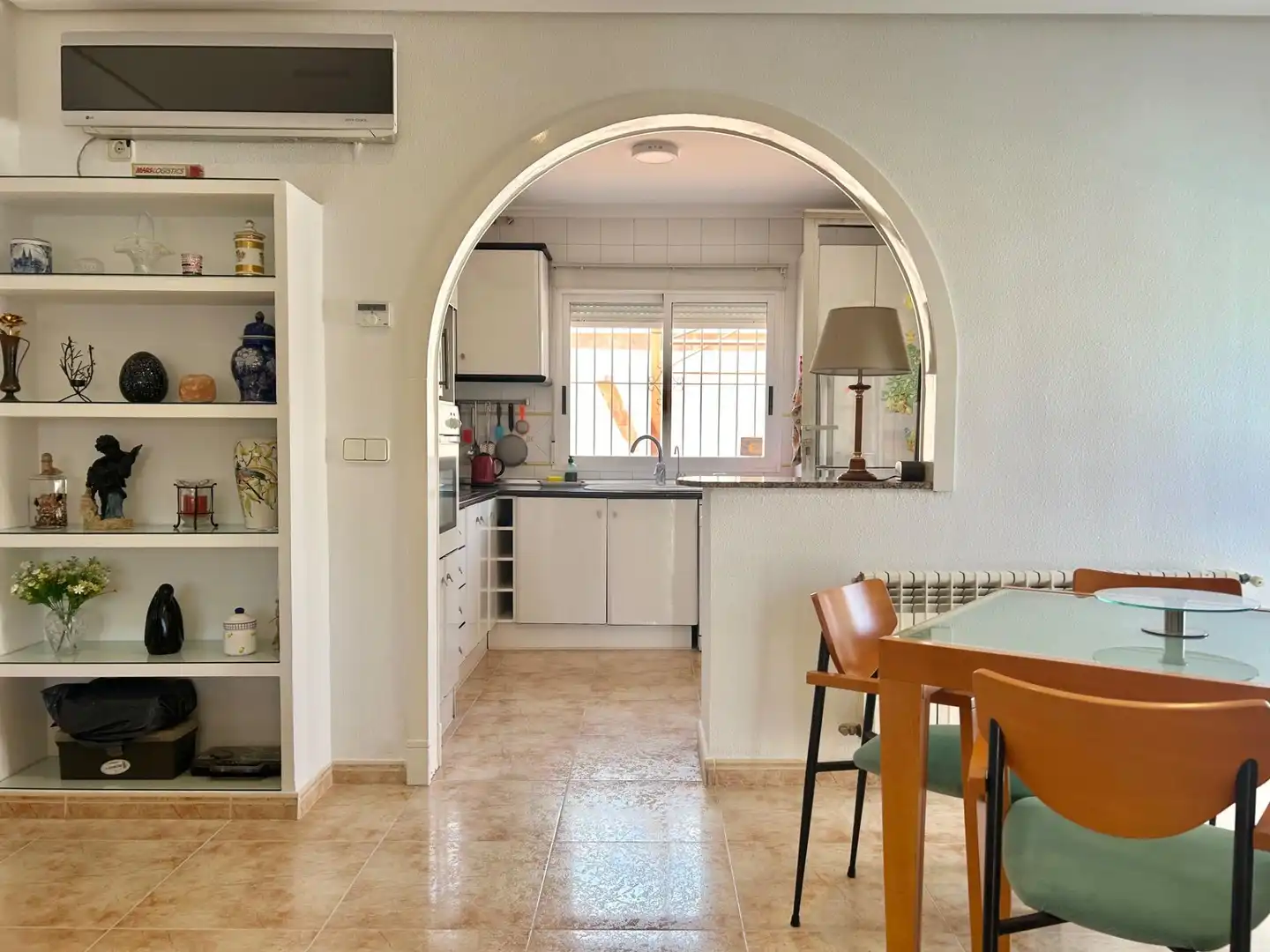 Cuina de Casa o xalet en venda en Torrevieja amb Aire condicionat, Calefacció i Jardí privat