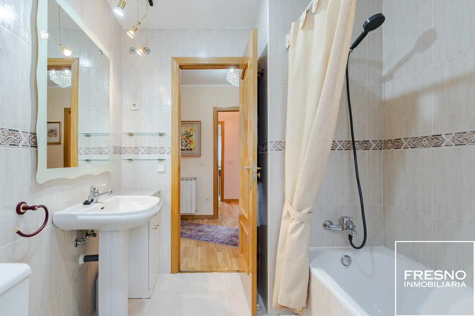 Bathroom of Detached homes for sale in Cobeña  with Air Conditioner, Heating and Private garden