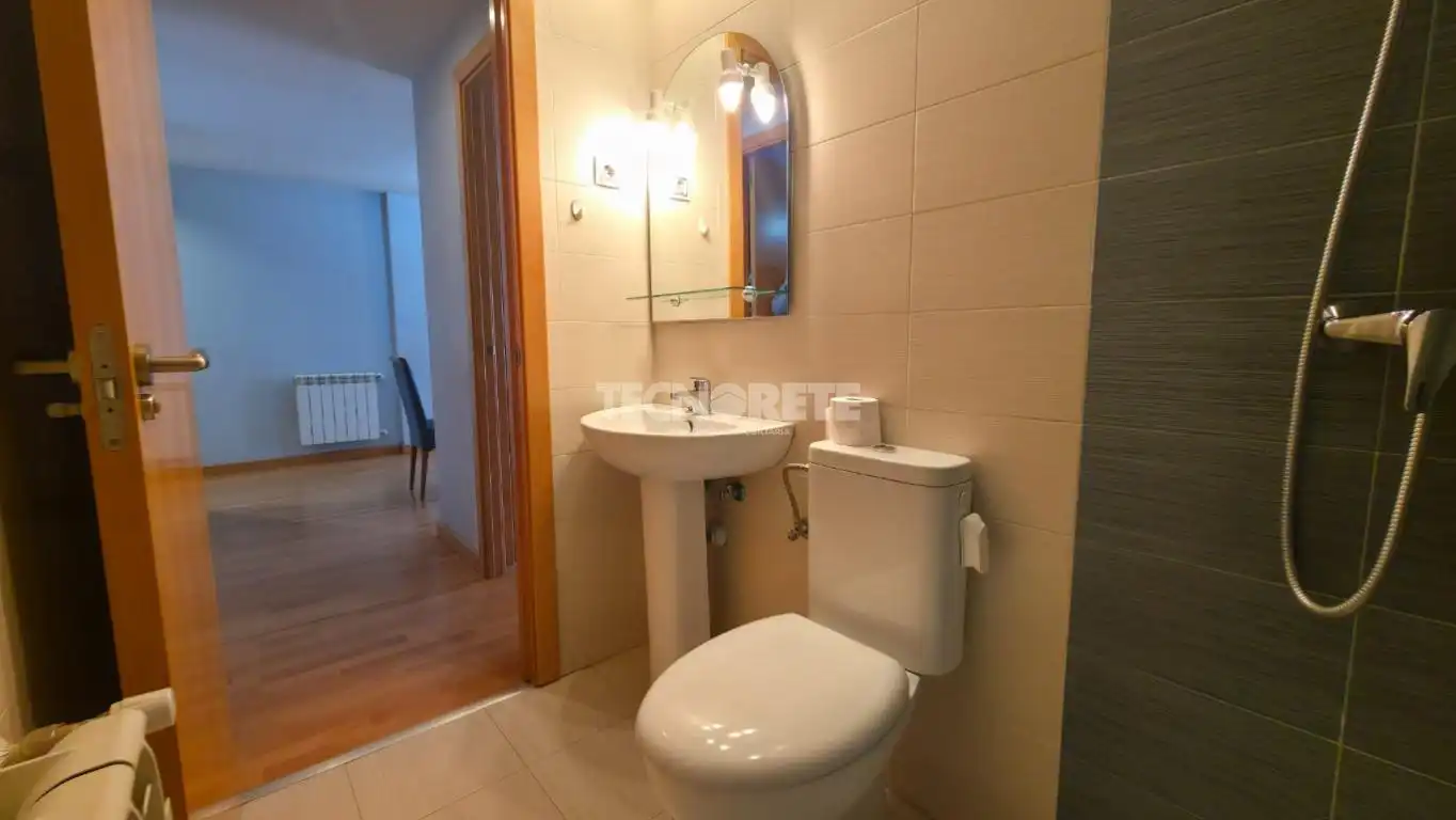 Baño de Piso en venta en Guadalajara con Parquet y Piscina comunitaria