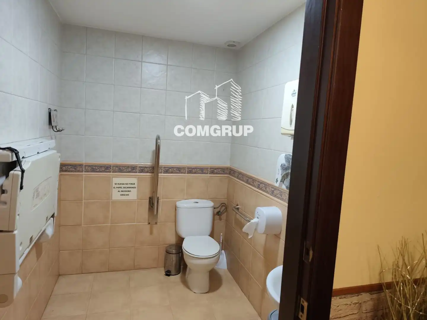 Bathroom of Commercial properties for transfer in Mataró  with Air Conditioner and Internet