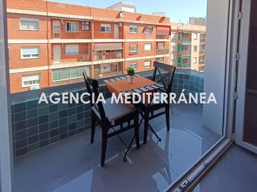 Pis amb balcó en venda a L'Olivereta