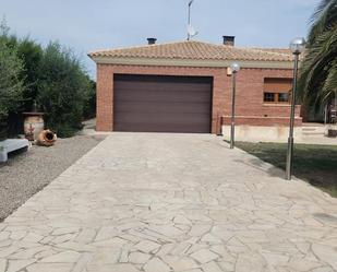 Vista exterior de Casa o xalet de lloguer en Alpicat amb Terrassa i Piscina