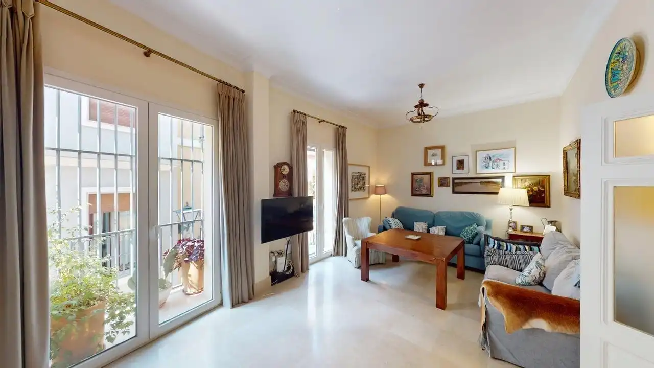 Sala de estar de Piso en venta en  Sevilla Capital con Trastero