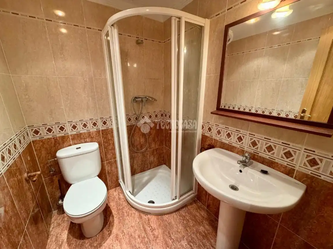 Badezimmer von Wohnung zum Verkauf in León Capital  mit Heizung, Parkett und Terrasse