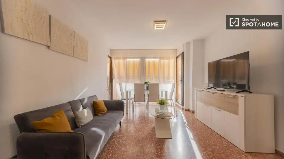Sala d'estar de Pis de lloguer en Valencia amb Aire condicionat, Calefacció i Moblat