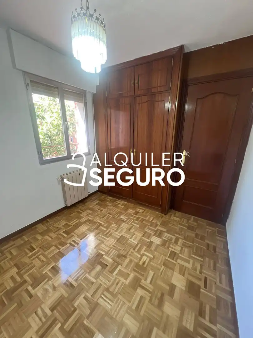 Bedroom of Flat for rent in Madrid  with Heating, Terrace and Furnished