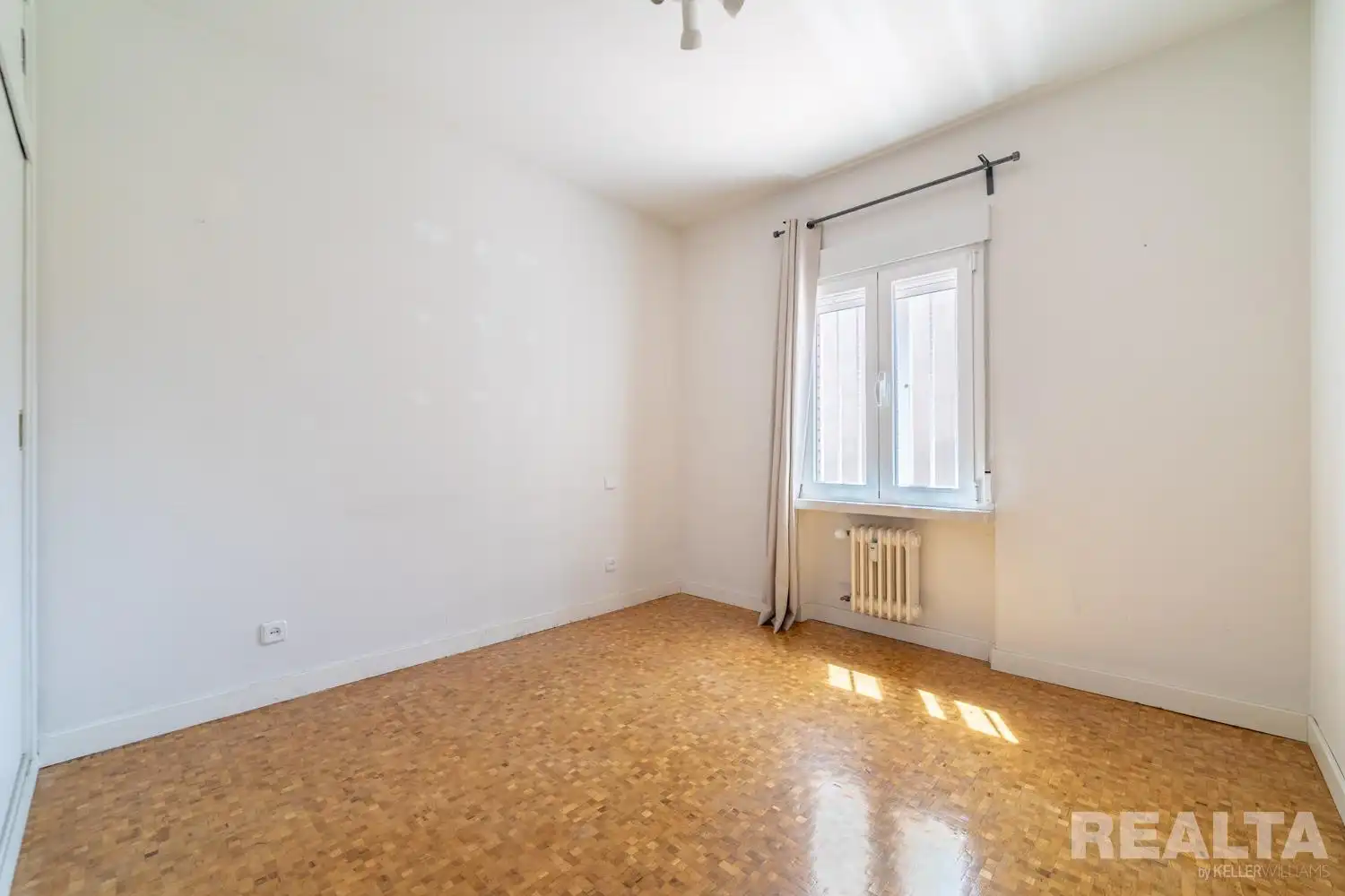 Schlafzimmer von Wohnungen zum Verkauf in Madrid mit Heizung und Parkett
