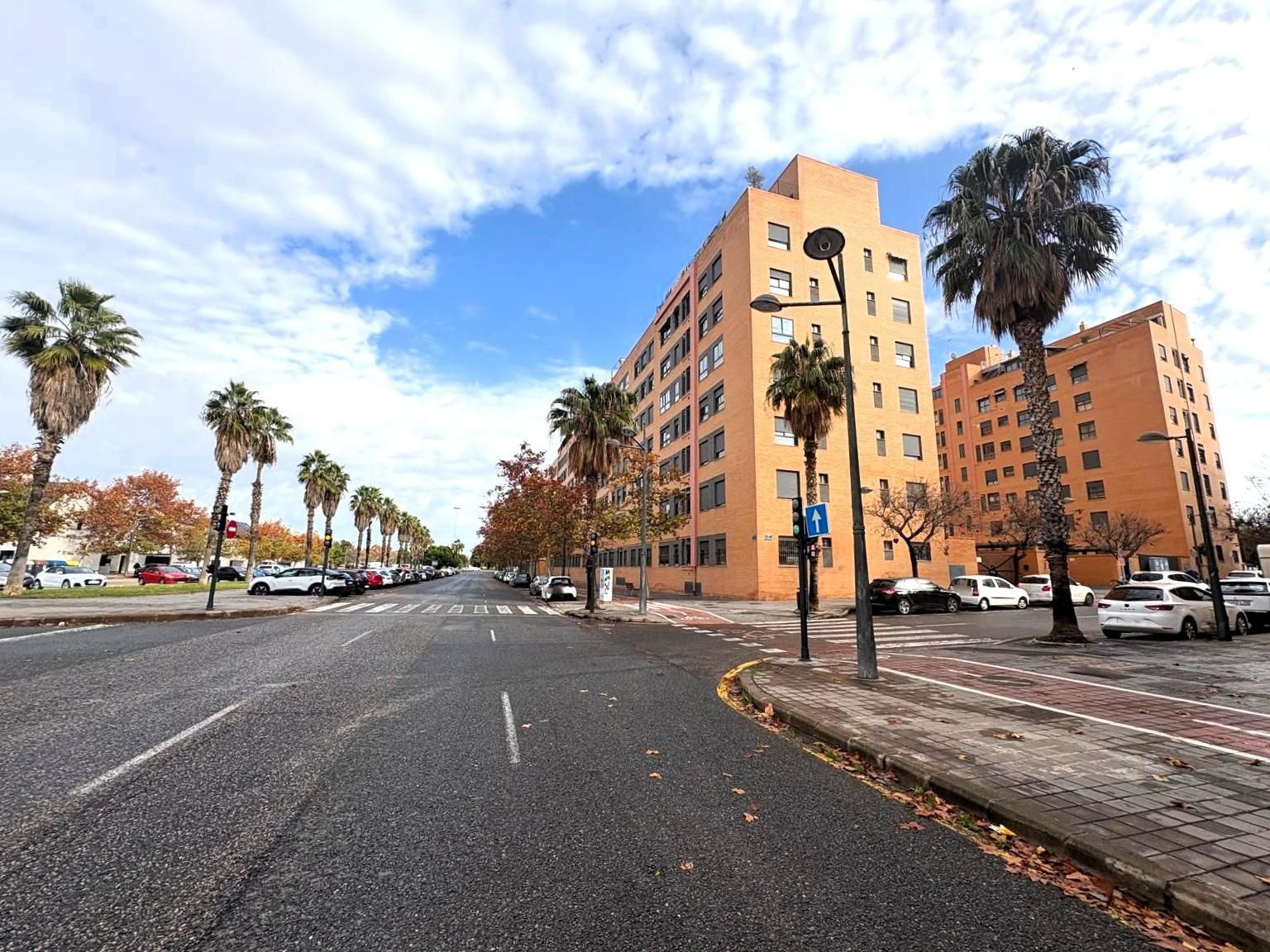 Vista exterior de Planta baixa en venda en  Valencia Capital amb Aire condicionat, Jardí privat i Parquet