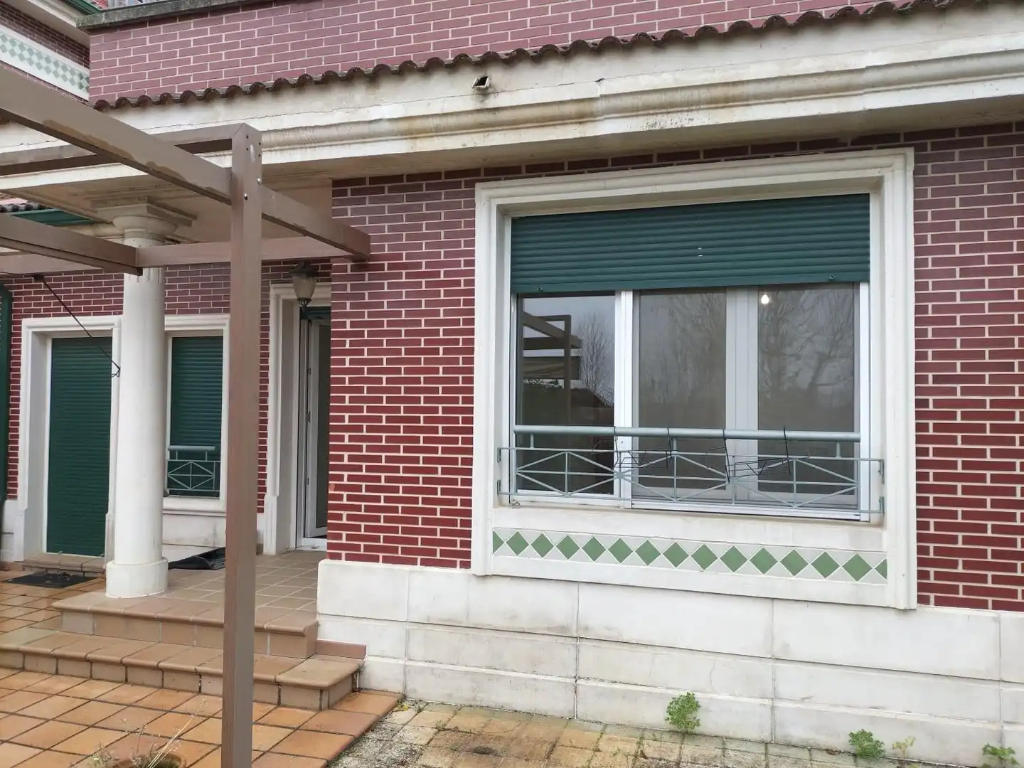 Vista exterior de Casa adosada en venta en Grijota con Calefacción, Jardín privado y Terraza