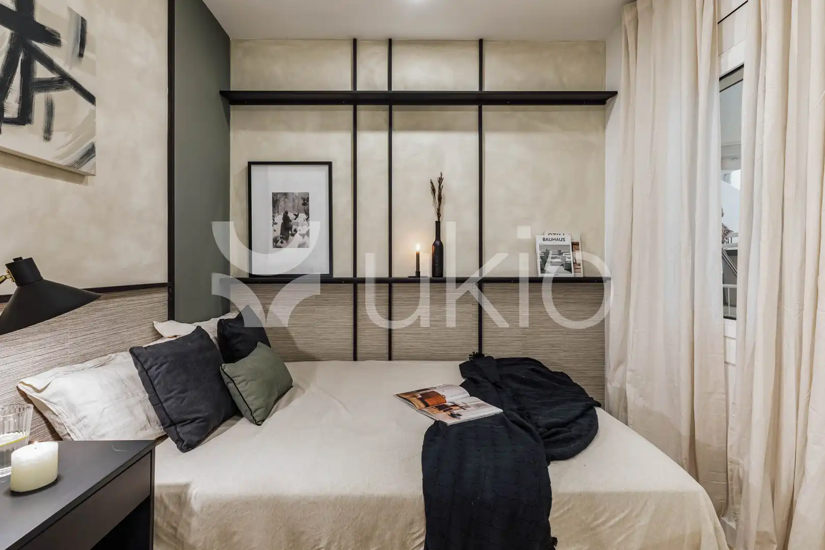 Dormitori de Apartament de lloguer en Barcelona amb Aire condicionat, Calefacció i Moblat