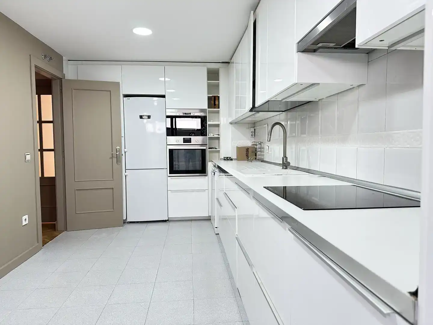 Cocina de Casa o chalet en venta en Madrid con Aire acondicionado, Jardín privado y Parquet