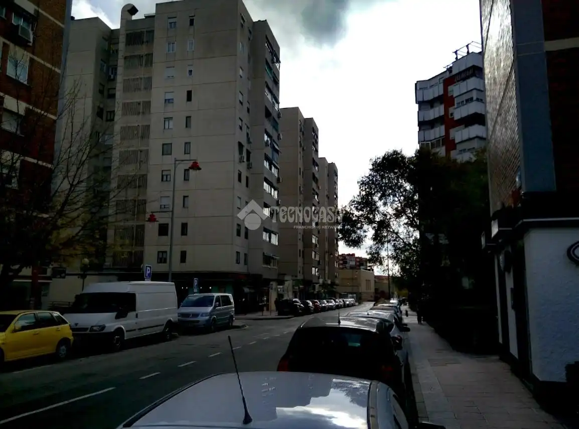 Vista exterior de Pis en venda en Móstoles amb Calefacció i Piscina comunitària