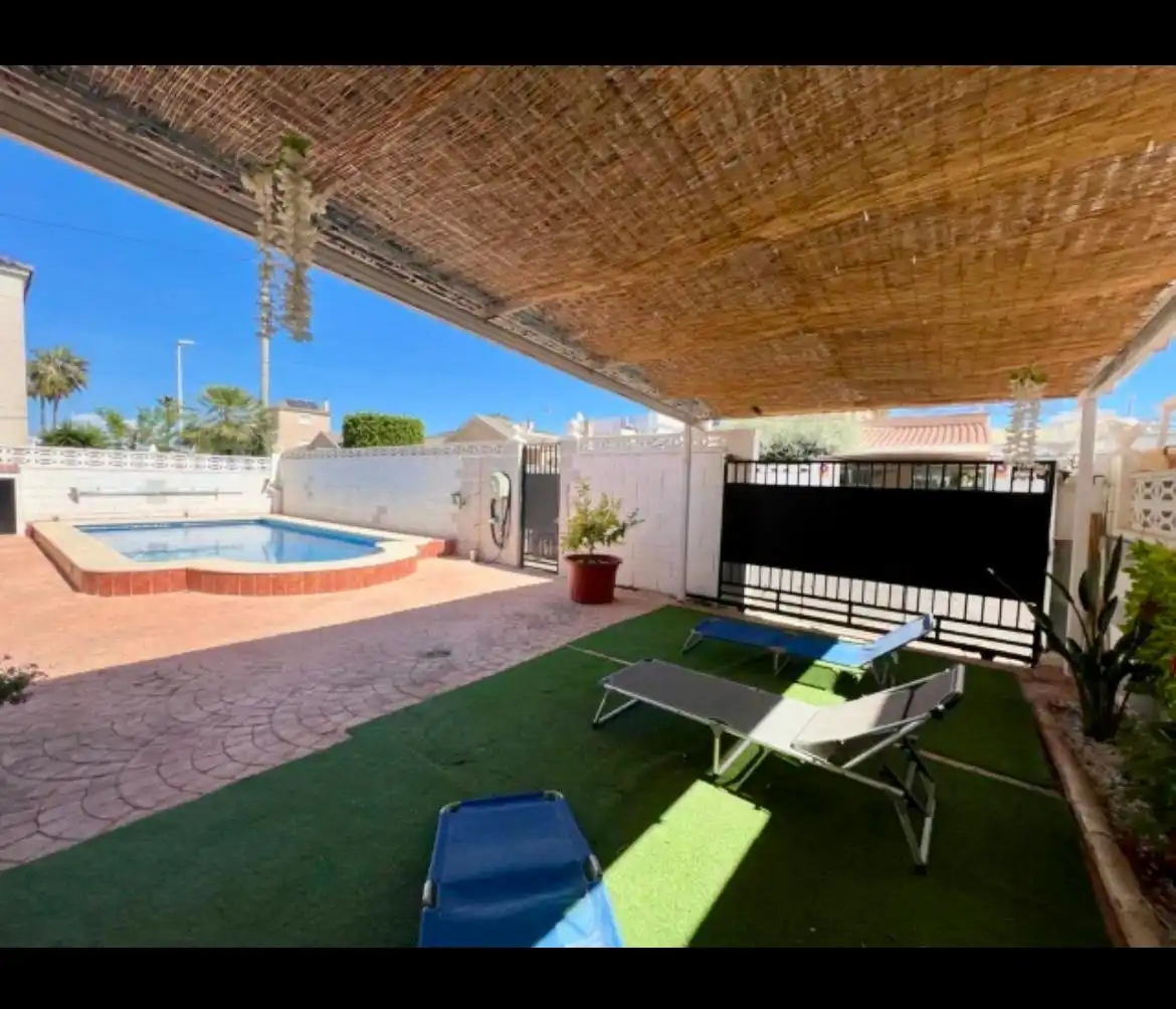 Piscina de Casa o xalet en venda en Elche / Elx amb Aire condicionat, Piscina i Moblat