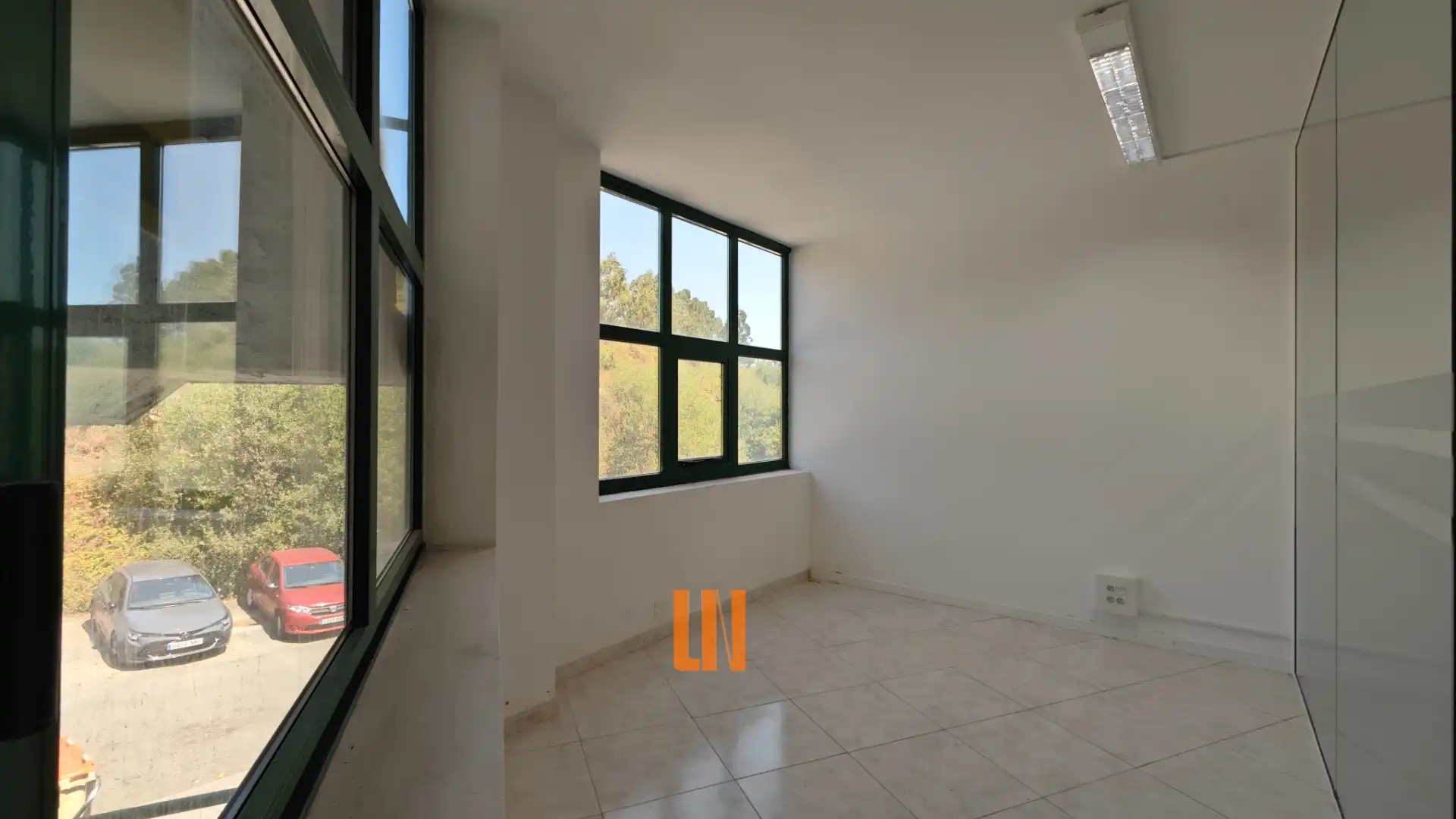 Oficina de lloguer a Avenida Quinta, 213, Mesoiro