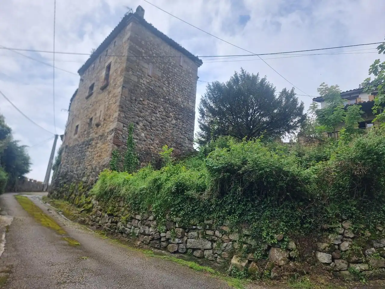 Vista exterior de Casa o chalet en venta en Corvera de Toranzo con Calefacción, Jardín privado y Parquet