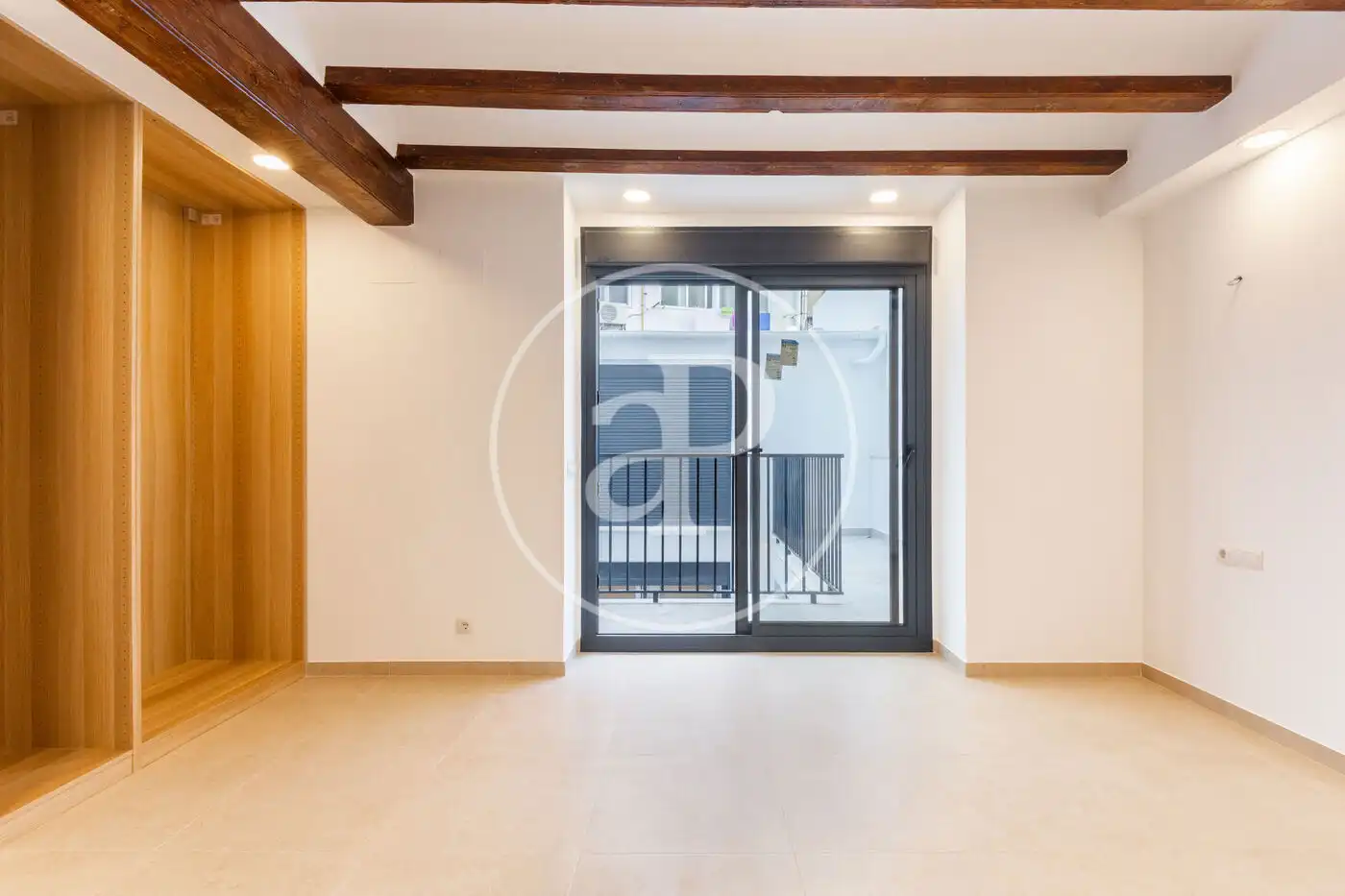 Loft zum Verkauf in Valencia mit Klimaanlage, Heizung und Terrasse
