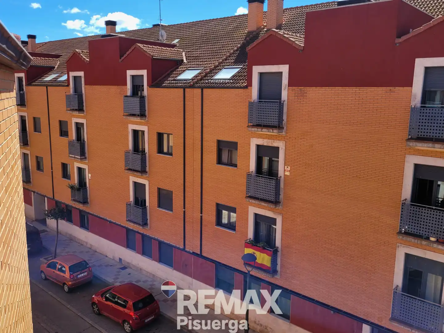 Außenansicht von Wohnung zum Verkauf in Santovenia de Pisuerga mit Heizung, Abstellraum und Balkon