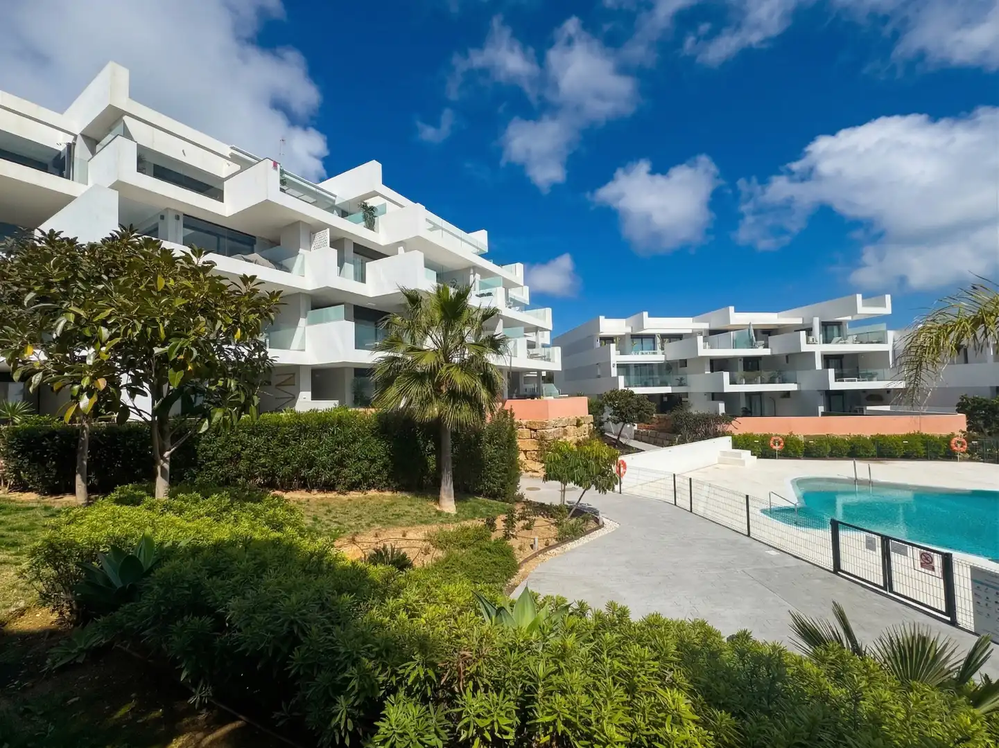 Außenansicht von Dachboden zum Verkauf in Manilva mit Klimaanlage, Heizung und Terrasse