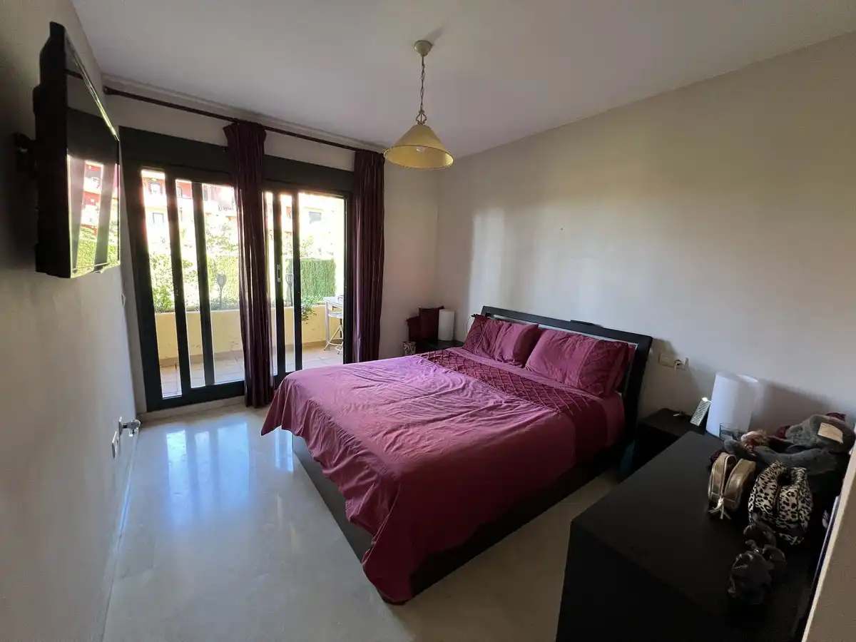 Dormitori de Apartament en venda en Estepona amb Aire condicionat, Moblat i TV