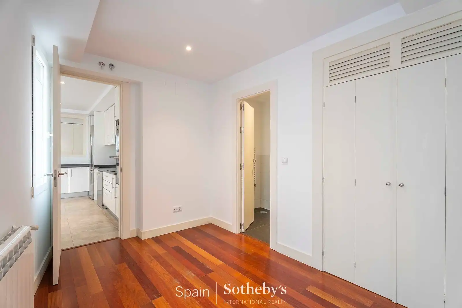 Apartament de lloguer a Plaza de Santa Bárbara, Justicia - Chueca