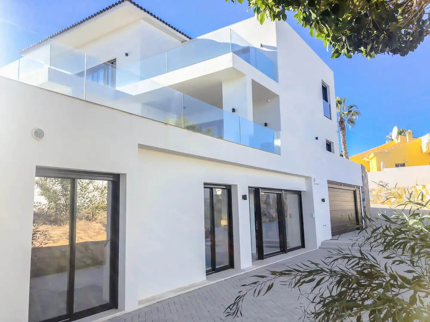 Vista exterior de Casa o xalet en venda en Rojales amb Aire condicionat, Jardí privat i Terrassa
