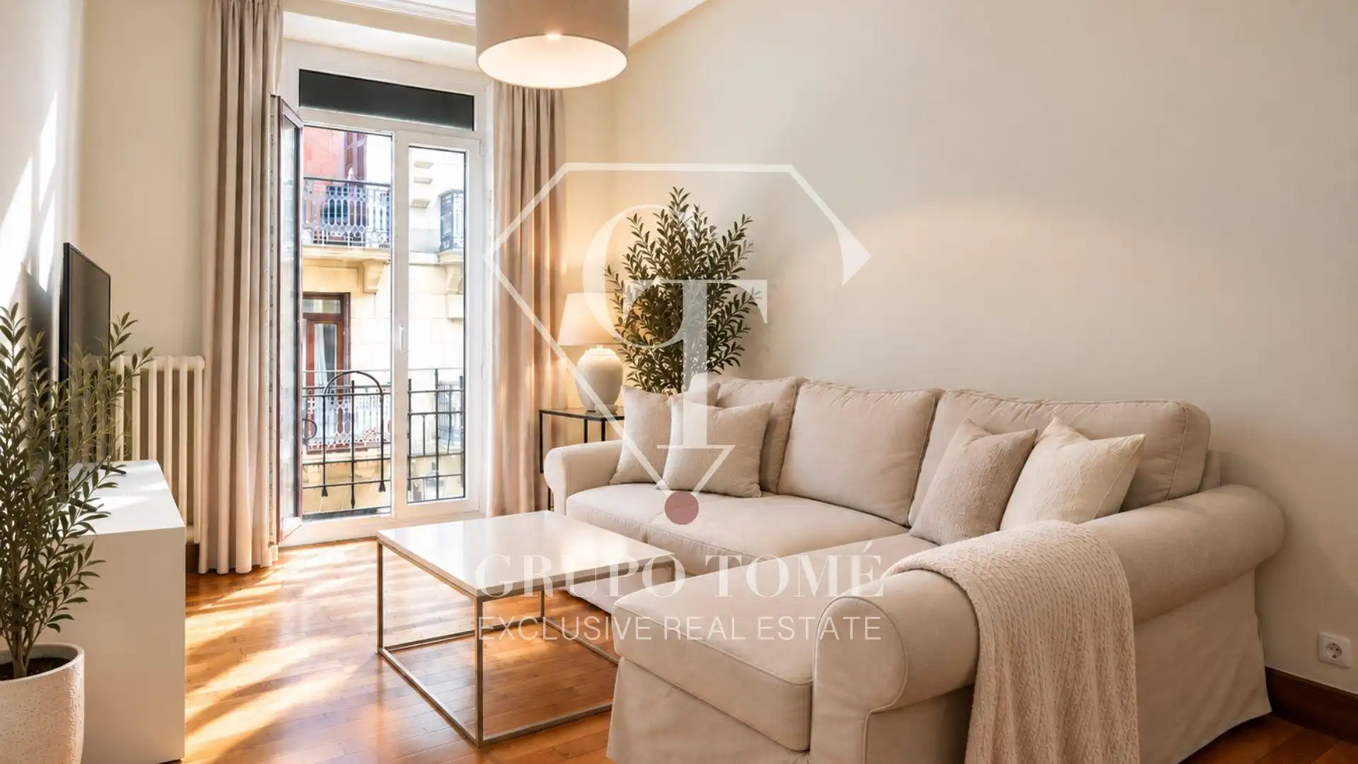 Sala de estar de Piso en venta en Donostia - San Sebastián  con Calefacción, Amueblado y Balcón