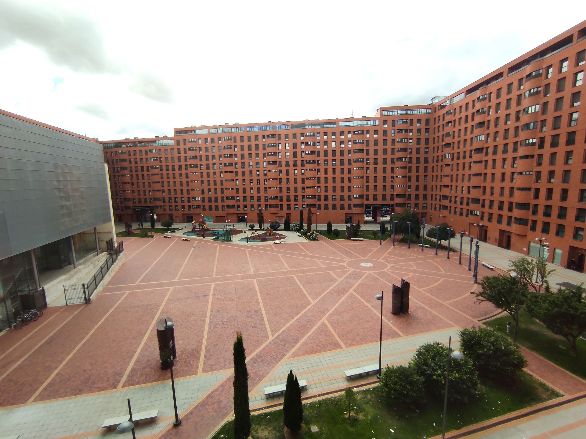 Vista exterior de Piso de alquiler en Burgos Capital con Calefacción, Parquet y Trastero