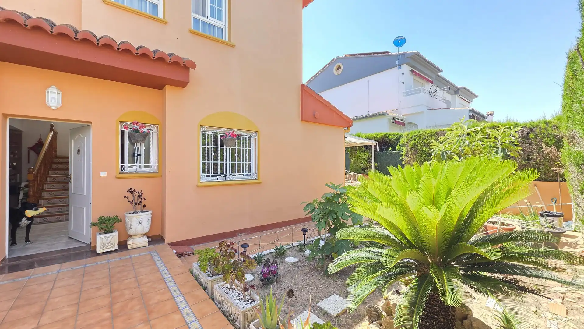 Außenansicht von Haus oder Chalet zum Verkauf in Gandia mit Privatgarten, Terrasse und Balkon