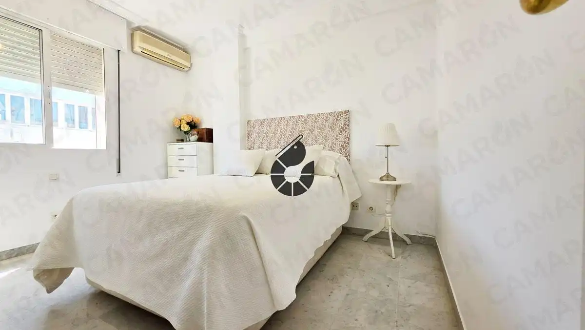 Habitación de Casa adosada en venta en Castilleja de la Cuesta con Aire acondicionado y Balcón
