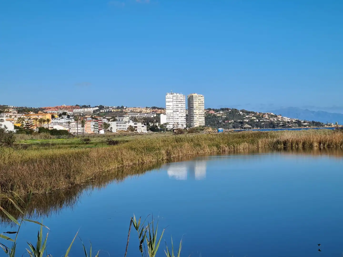 Vista exterior de Apartament de lloguer en Sotogrande amb Aire condicionat