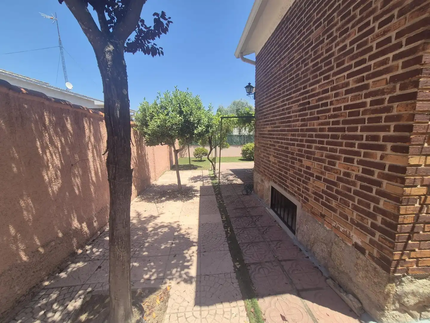 Garden of Houses for sale in Aldea del Fresno  with Air Conditioner, Heating and Swimming Pool