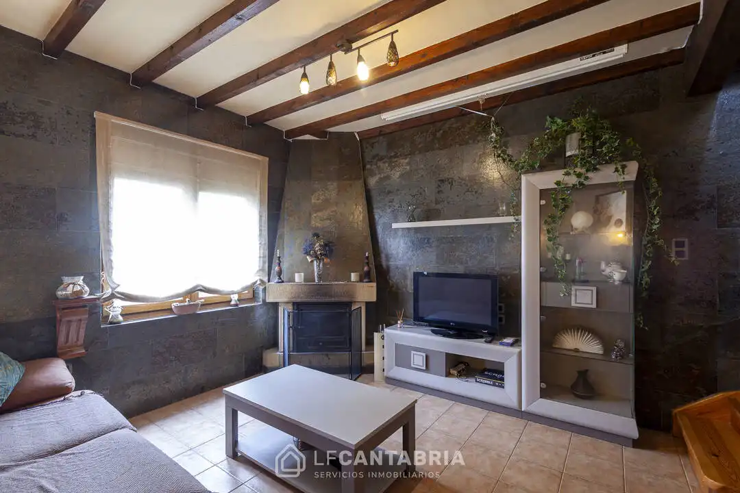 Sala d'estar de Casa o xalet en venda en Puente Viesgo amb Calefacció