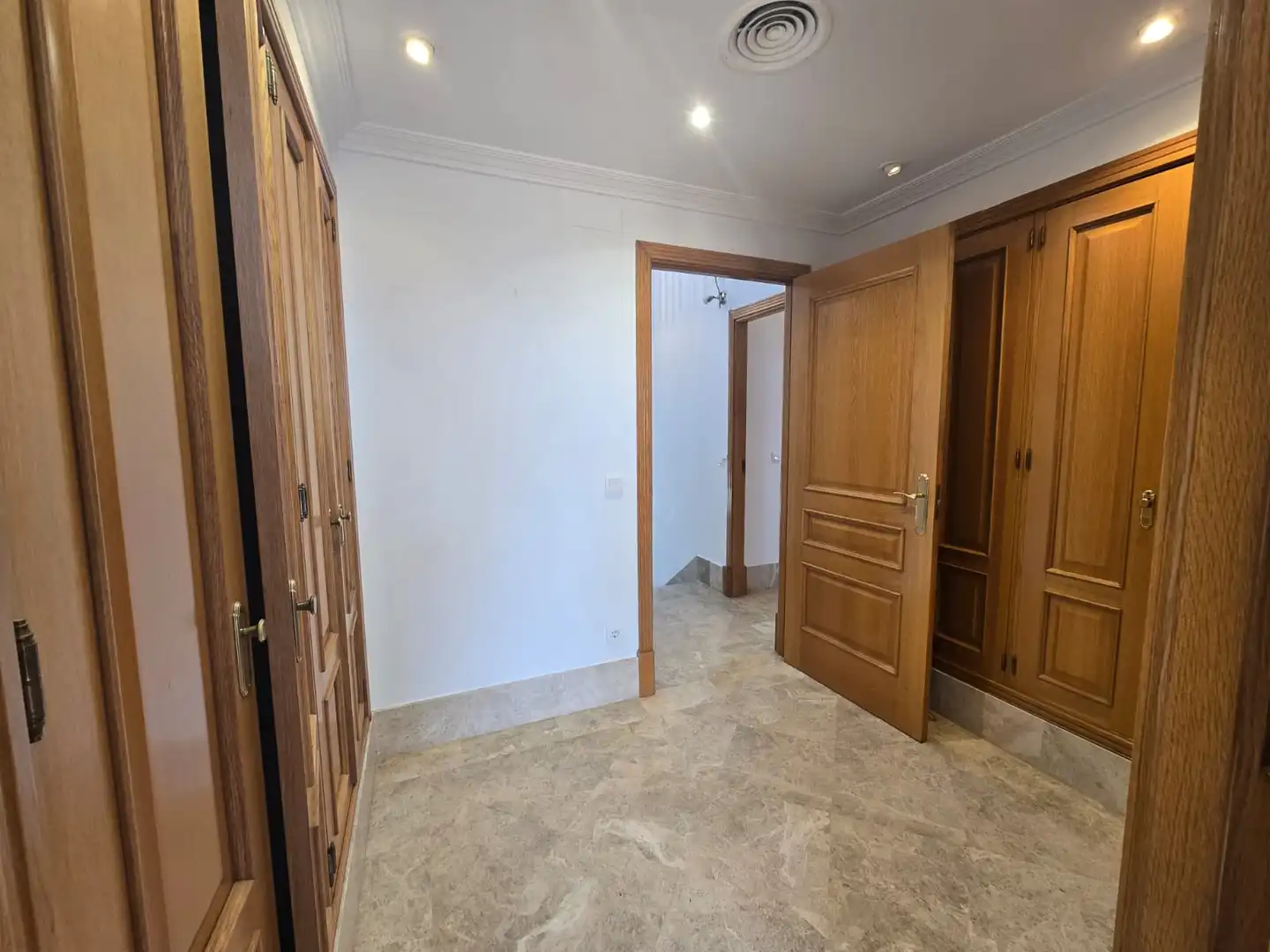 Casa adosada en venta en Marbella con Aire acondicionado, Jardín privado y Domótica