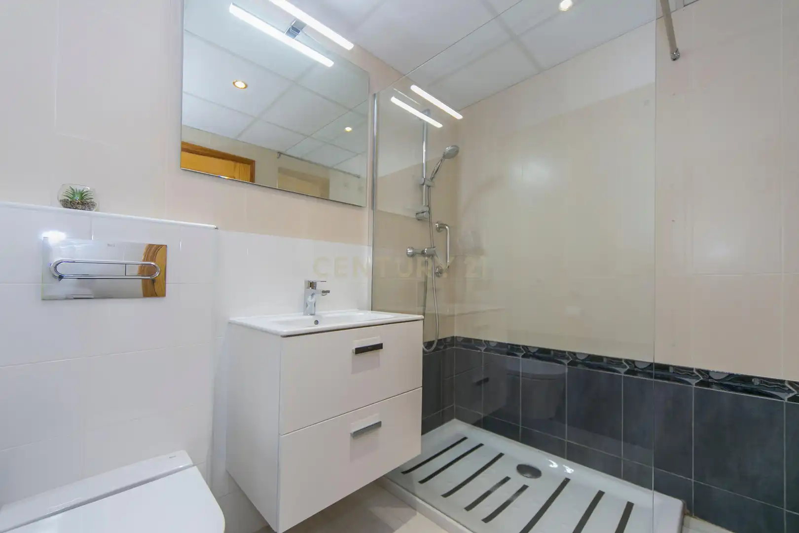 Bathroom of Apartments for rent in Calpe / Calp  with Air Conditioner, Oven and Washing machine