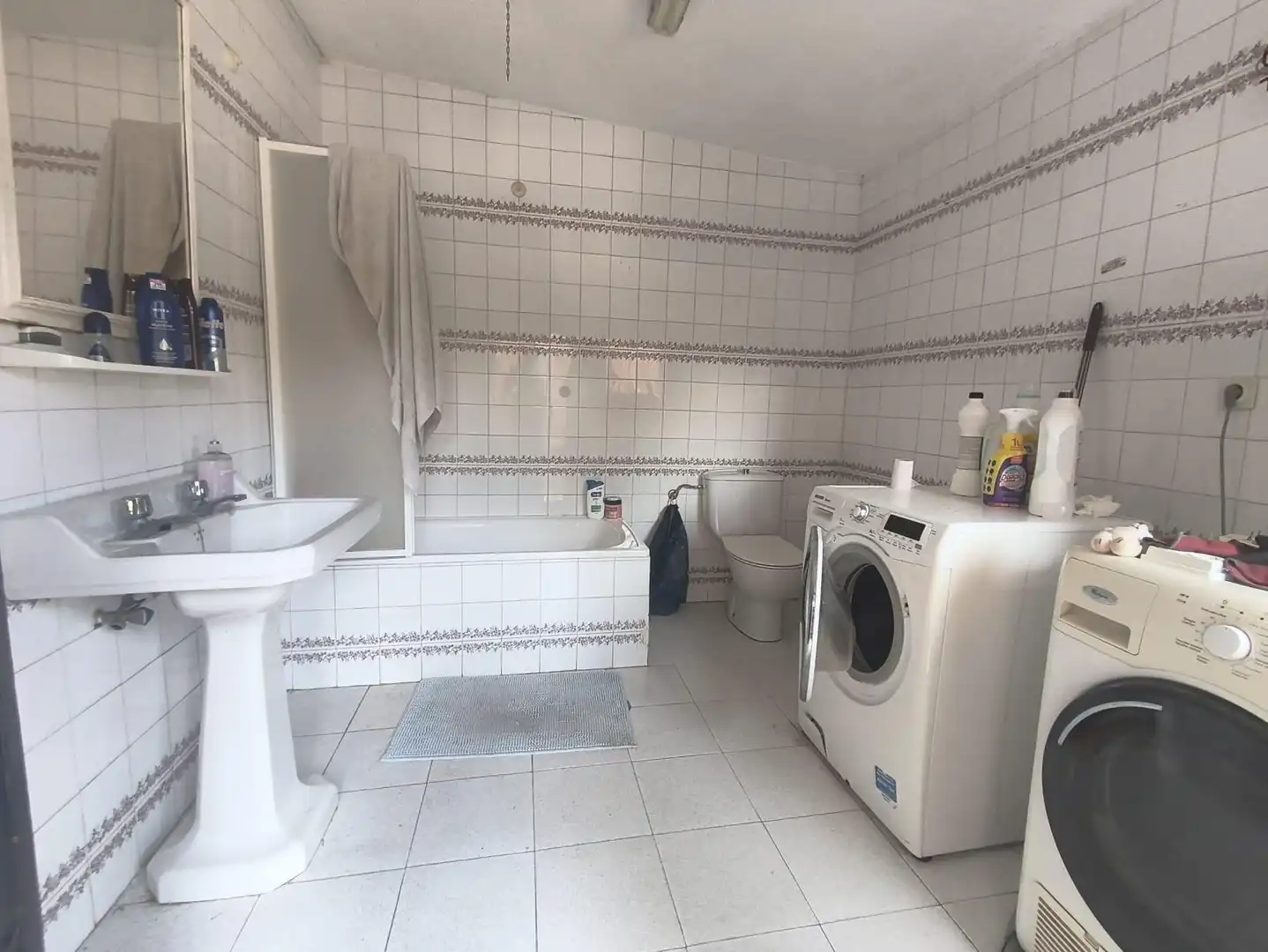 Bany de Casa o xalet en venda en La Línea de la Concepción amb Jardí privat i Piscina