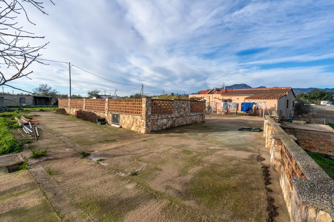 Country house zum Verkauf in Tortosa mit Privatgarten, Schwimmbad und Internet