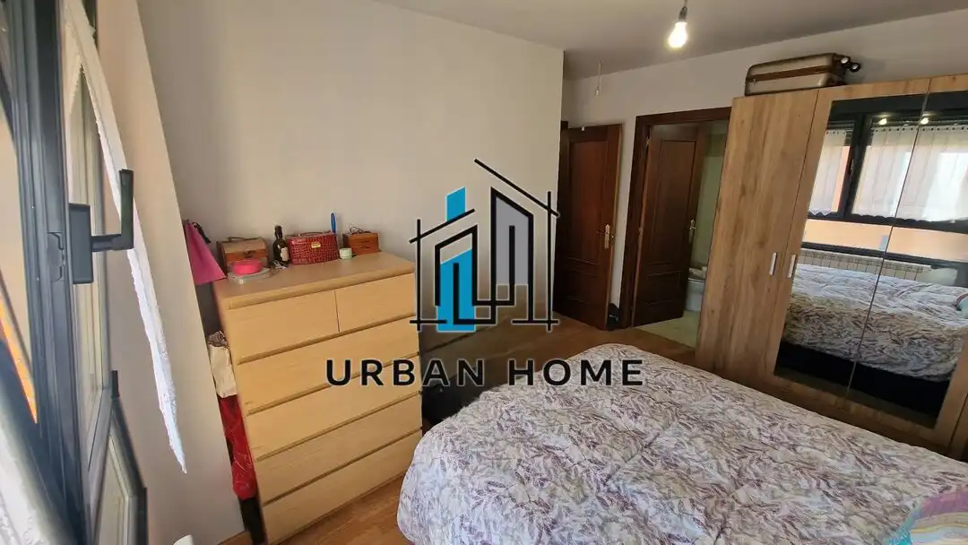 Bedroom of Flat for sale in Villaquilambre, León