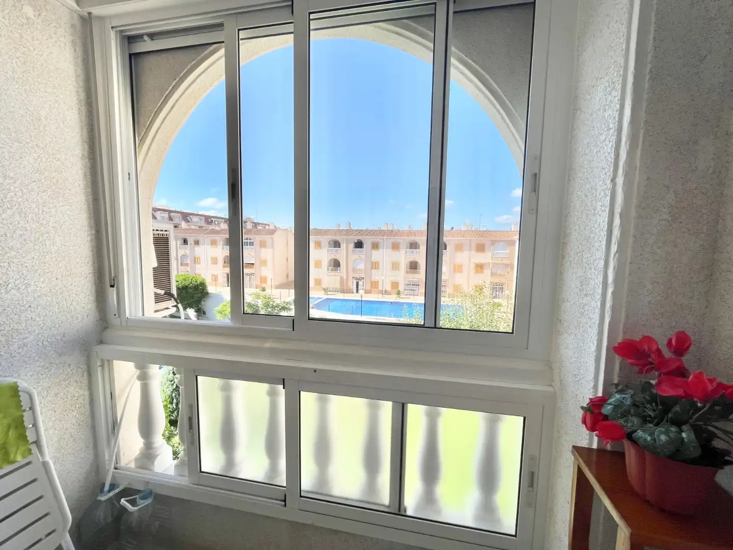 Dormitori de Pis de lloguer en Torrevieja amb Calefacció, Piscina i Moblat