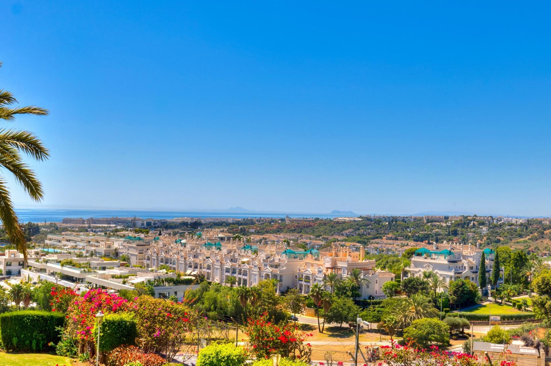 Vista exterior de Apartament en venda en Marbella amb Jardí privat i Terrassa