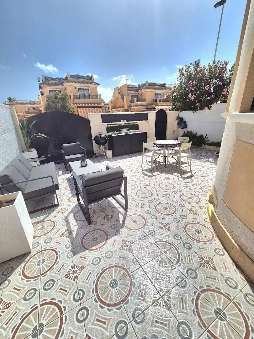 Terrassa de Casa adosada en venda en Torrevieja amb Aire condicionat
