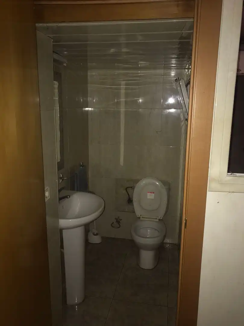 Bany de Local de lloguer en Barcelona amb Alarma