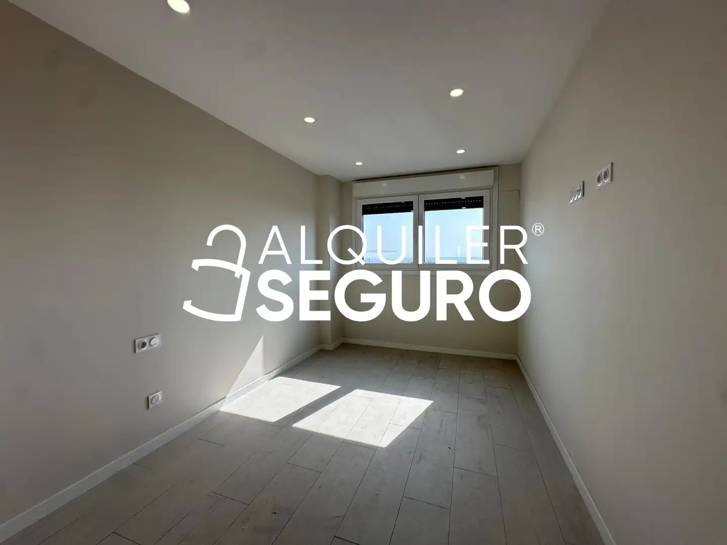 Habitación de Piso de alquiler en Valencia con Aire acondicionado, Terraza y Trastero