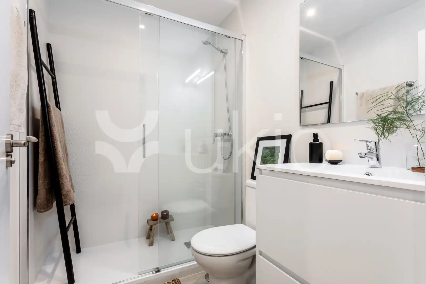 Bany de Apartament de lloguer en Madrid amb Aire condicionat, Calefacció i Moblat